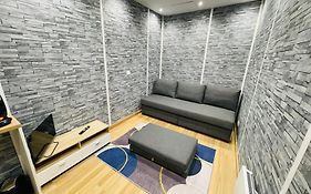 Studio Confortable- Disneyland Paris - Val D Europe - Plein Centre Ville Meaux - 2 Pers
